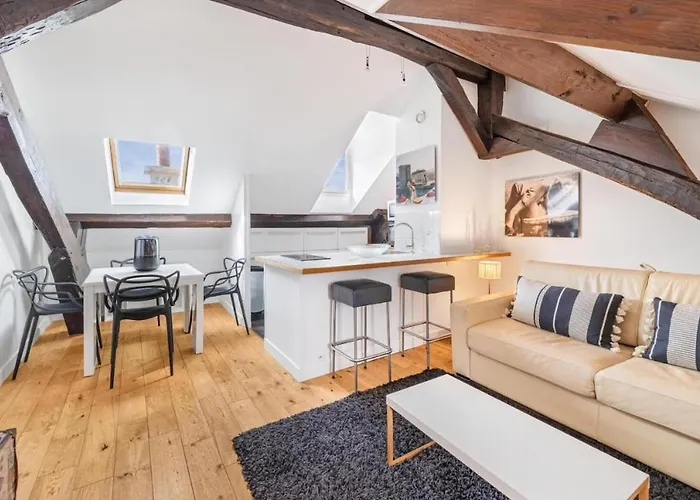 On The Rooftops Of - Marais Apartment *